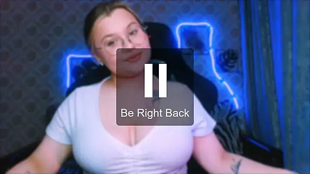 InLoveWithLife26 online show from April 16, 2026, 9:39 pm