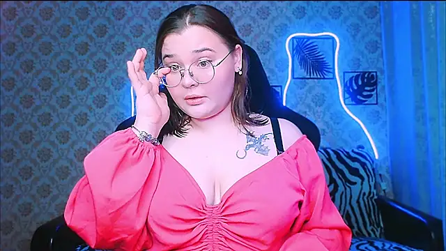 InLoveWithLife26 online show from November 20, 2025, 7:47 pm