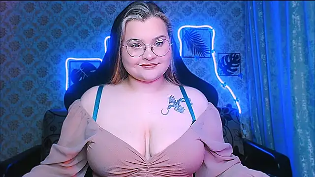 InLoveWithLife26 online show from April 5, 2026, 8:04 pm