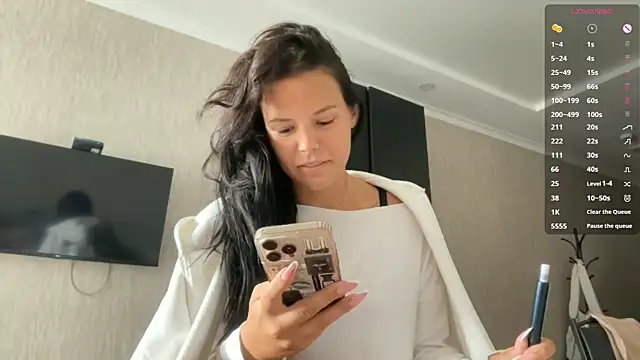 Snapshot of MaydaCornwall chatting on September 17, 2025, 6:04 am MaydaCornwall online show from September 17, 2025, 6:04 am