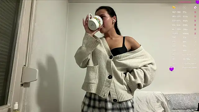 Snapshot of MaydaCornwall chatting on January 17, 2026, 4:10 pm MaydaCornwall online show from January 17, 2026, 4:10 pm