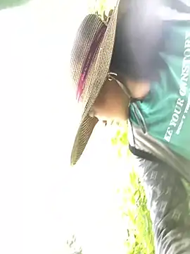 Snapshot of Lai005 chatting on October 30, 2025, 4:11 am Lai005 online show from October 30, 2025, 4:11 am