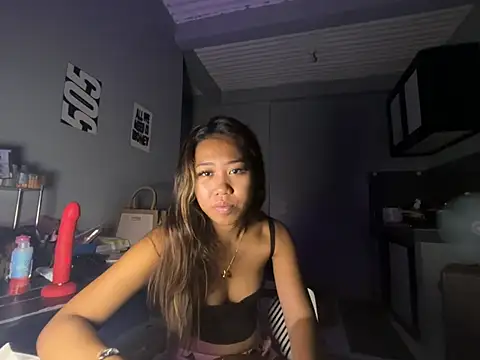 PinayLina18 online show from April 18, 2026, 5:54 am