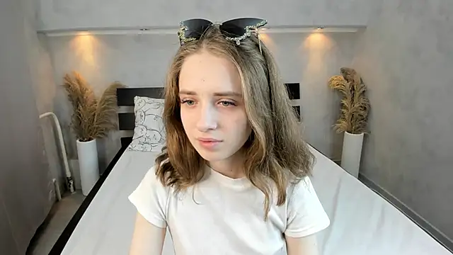 Snapshot of Camilla_Kelly chatting on October 24, 2025, 1:26 am Camilla Kelly online show from October 24, 2025, 1:26 am