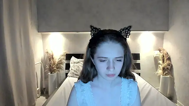 Snapshot of Camilla_Kelly chatting on October 26, 2025, 1:17 am Camilla Kelly online show from October 26, 2025, 1:17 am