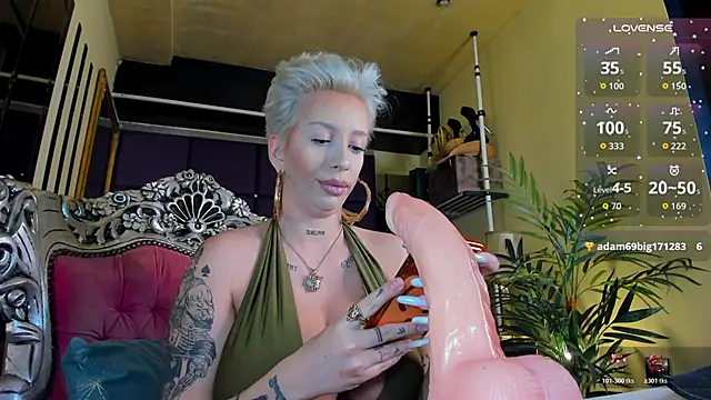 Snapshot of spicyxmilf chatting on February 3, 2026, 5:38 am spicyxmilf online show from February 3, 2026, 5:38 am