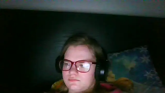 Snapshot of Moonolighta chatting on December 22, 2025, 1:00 pm Moonolighta online show from December 22, 2025, 1:00 pm