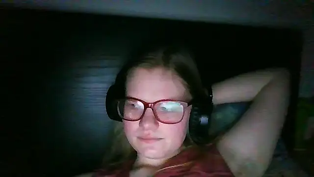 Snapshot of Moonolighta chatting on January 6, 2026, 4:33 pm Moonolighta online show from January 6, 2026, 4:33 pm