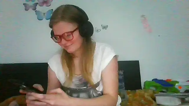 Snapshot of Moonolighta chatting on March 2, 2026, 1:18 pm Moonolighta online show from March 2, 2026, 1:18 pm