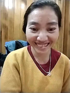 Snapshot of PhienPhien chatting on October 18, 2025, 11:45 am PhienPhien online show from October 18, 2025, 11:45 am