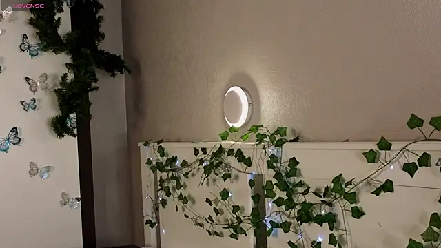 BlushinBloom online show from April 18, 2026, 6:27 am