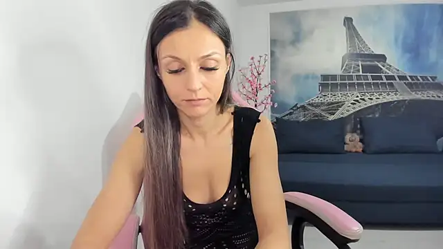 Snapshot of RheaEtthan chatting on February 3, 2026, 9:09 pm RheaEtthan online show from February 3, 2026, 9:09 pm