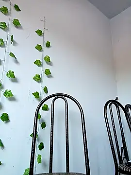 indiazinhabella27 online show from November 30, 2025, 9:32 am