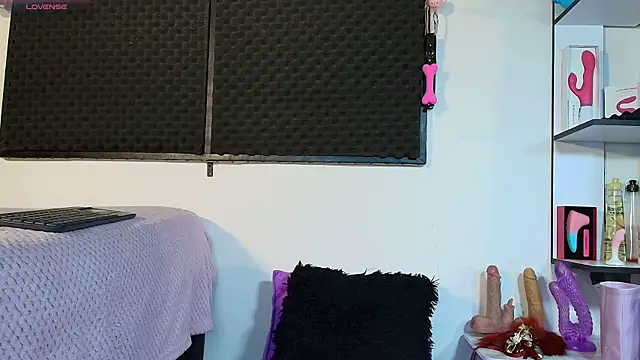 karlamoon23 online show from March 28, 2026, 8:54 pm