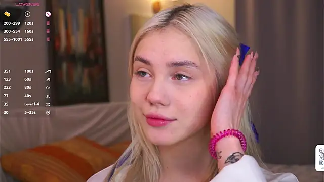 LilianBenskin online show from December 1, 2025, 5:19 am