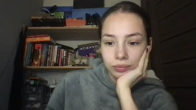 Yuna5343 online show from November 19, 2025, 8:42 pm