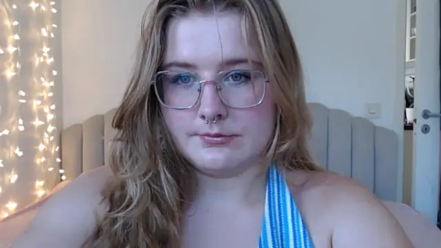 Snapshot of AgnesRoseCams chatting on June 30, 2026, 10:48 am AgnesRoseCams online show from June 30, 2026, 10:48 am
