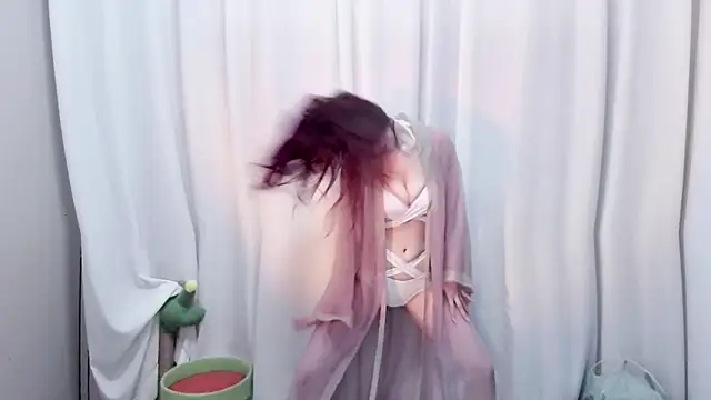 taozi-2025 online show from October 5, 2025, 1:24 pm