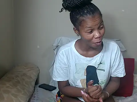  SweetLips  online show from October 21, 2025, 3:06 am