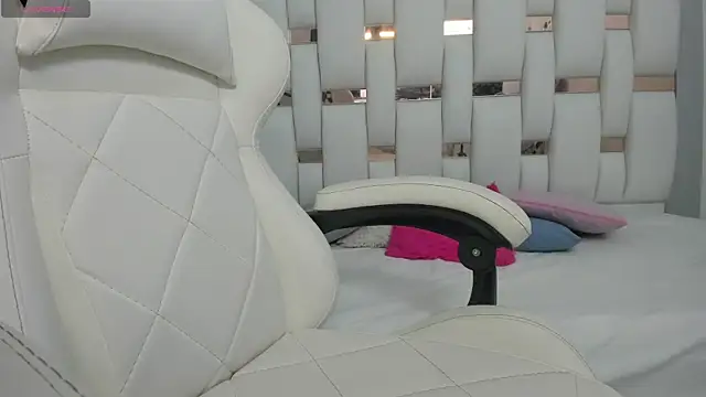 Snapshot of Katalina_red chatting on September 13, 2025, 7:25 pm Katalina red online show from September 13, 2025, 7:25 pm