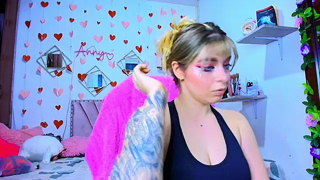 Anny Hurtado online show from October 24, 2025, 7:07 am