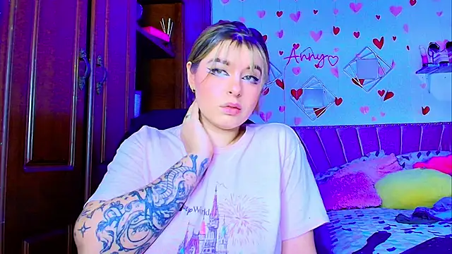 Anny Hurtado online show from December 16, 2025, 6:28 am