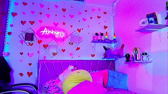 Anny Hurtado online show from December 17, 2025, 5:34 am