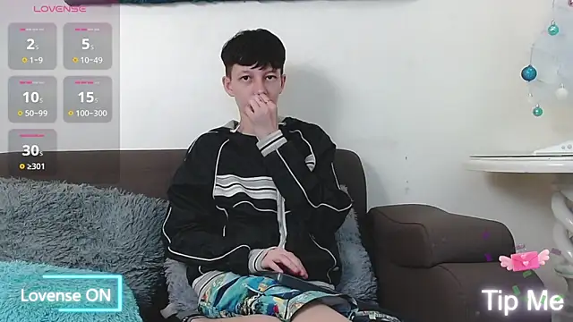 LiamBrown09 online show from December 2, 2025, 7:48 pm