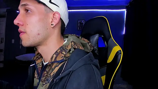 alexgiraldo   online show from October 14, 2025, 11:00 am