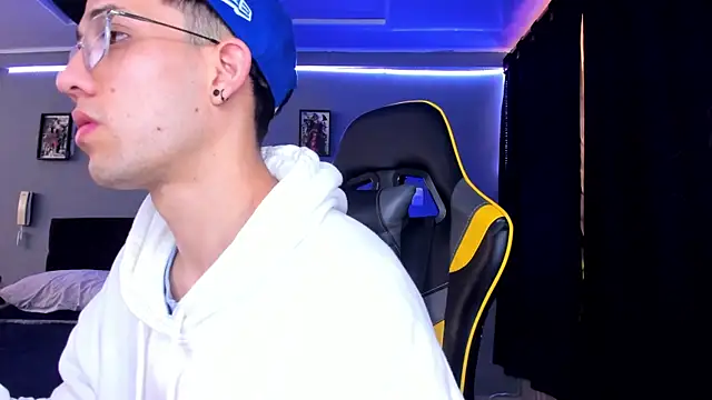 alexgiraldo   online show from October 4, 2025, 1:23 pm