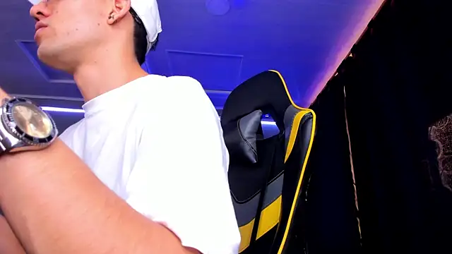 alexgiraldo   online show from September 21, 2025, 1:49 pm