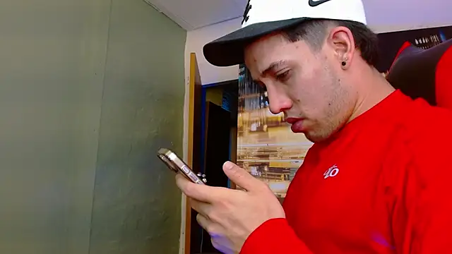 Snapshot of alexgiraldo__ chatting on May 23, 2026, 12:26 pm alexgiraldo online show from May 23, 2026, 12:26 pm