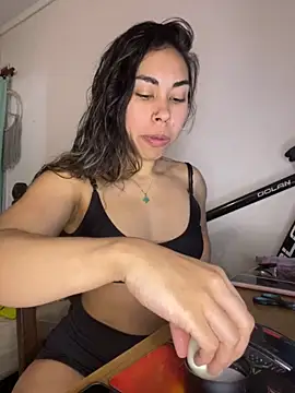 Snapshot of jessens144 chatting on November 12, 2025, 4:27 am jessens144 online show from November 12, 2025, 4:27 am