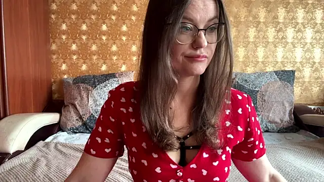 mia shine bright wow online show from November 24, 2025, 3:28 am