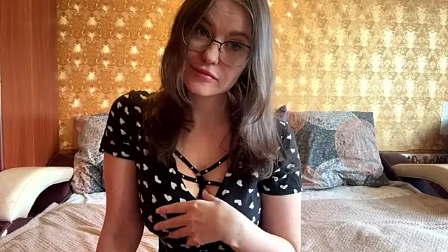 mia shine bright wow online show from December 18, 2025, 4:39 am