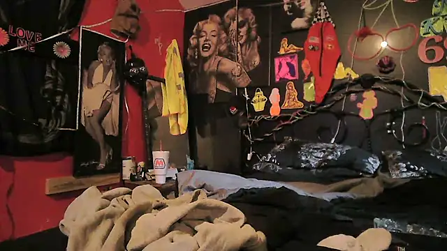 Splash Queen420 online show from April 19, 2026, 12:44 am