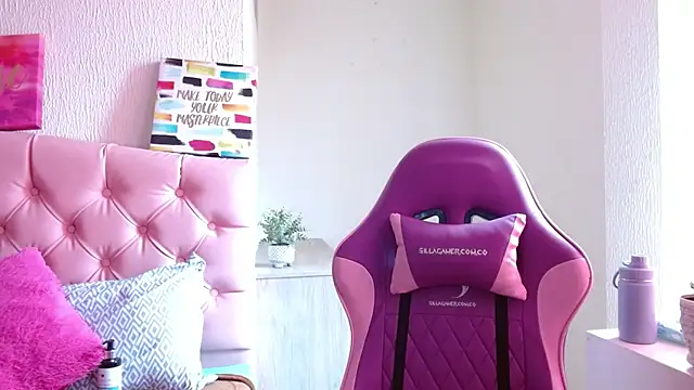 Snapshot of Emma-Flowers chatting on September 28, 2025, 7:21 pm Emma-Flowers online show from September 28, 2025, 7:21 pm