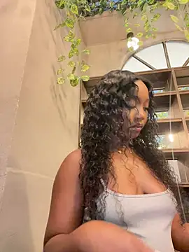 Snapshot of alisonn_moon chatting on January 9, 2026, 11:00 pm alisonn moon online show from January 9, 2026, 11:00 pm