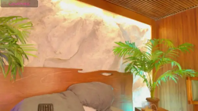 alisonn moon online show from April 21, 2026, 1:42 am