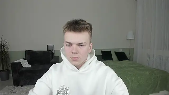 Snapshot of Mallfoyy chatting on May 8, 2026, 5:50 pm Mallfoyy online show from May 8, 2026, 5:50 pm