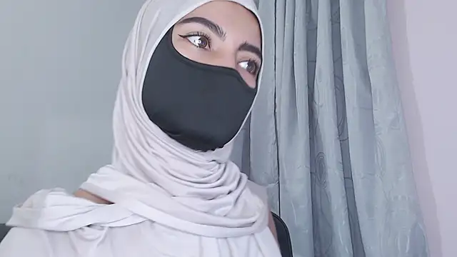 Snapshot of jade_nassar chatting on December 17, 2025, 12:48 am jade nassar online show from December 17, 2025, 12:48 am