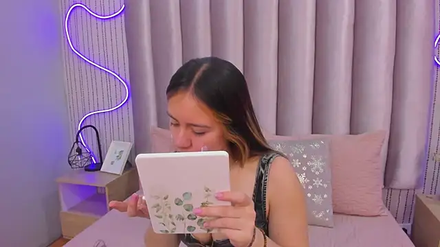 SamanthaPeachss online show from November 14, 2025, 12:09 pm