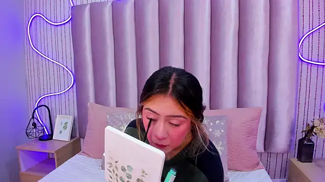 SamanthaPeachss online show from November 7, 2025, 11:59 am