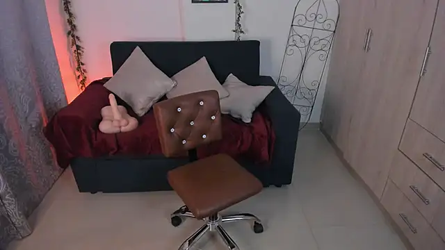 Snapshot of mishelkrave_ chatting on October 10, 2025, 12:22 am mishelkrave online show from October 10, 2025, 12:22 am