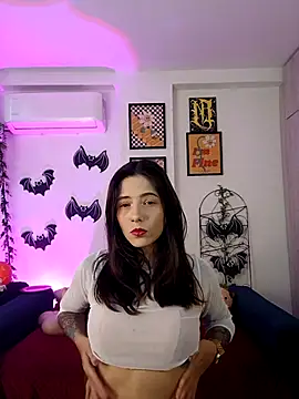 Snapshot of mishelkrave_ chatting on October 28, 2025, 10:20 pm mishelkrave online show from October 28, 2025, 10:20 pm