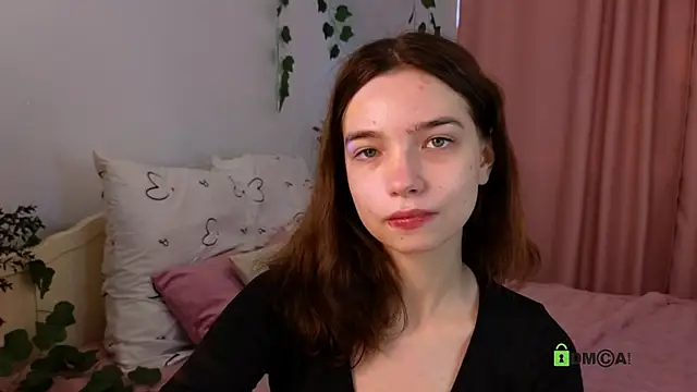 Snapshot of Evi_Brook chatting on September 13, 2025, 6:46 am Evi Brook online show from September 13, 2025, 6:46 am