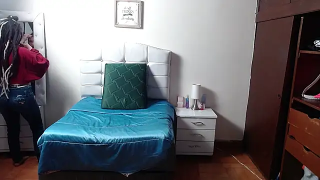 elapetitie online show from October 8, 2025, 5:53 am