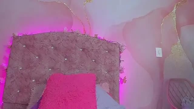 Snapshot of Mila_grace_ chatting on October 17, 2025, 6:32 pm Mila grace online show from October 17, 2025, 6:32 pm
