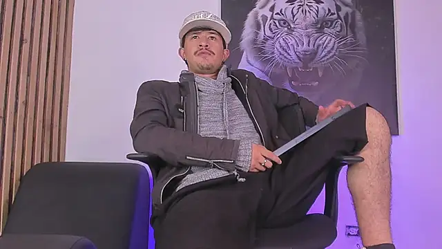 DimitriDeluxe online show from September 28, 2025, 11:39 am