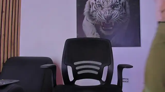 DimitriDeluxe online show from September 19, 2025, 7:18 pm